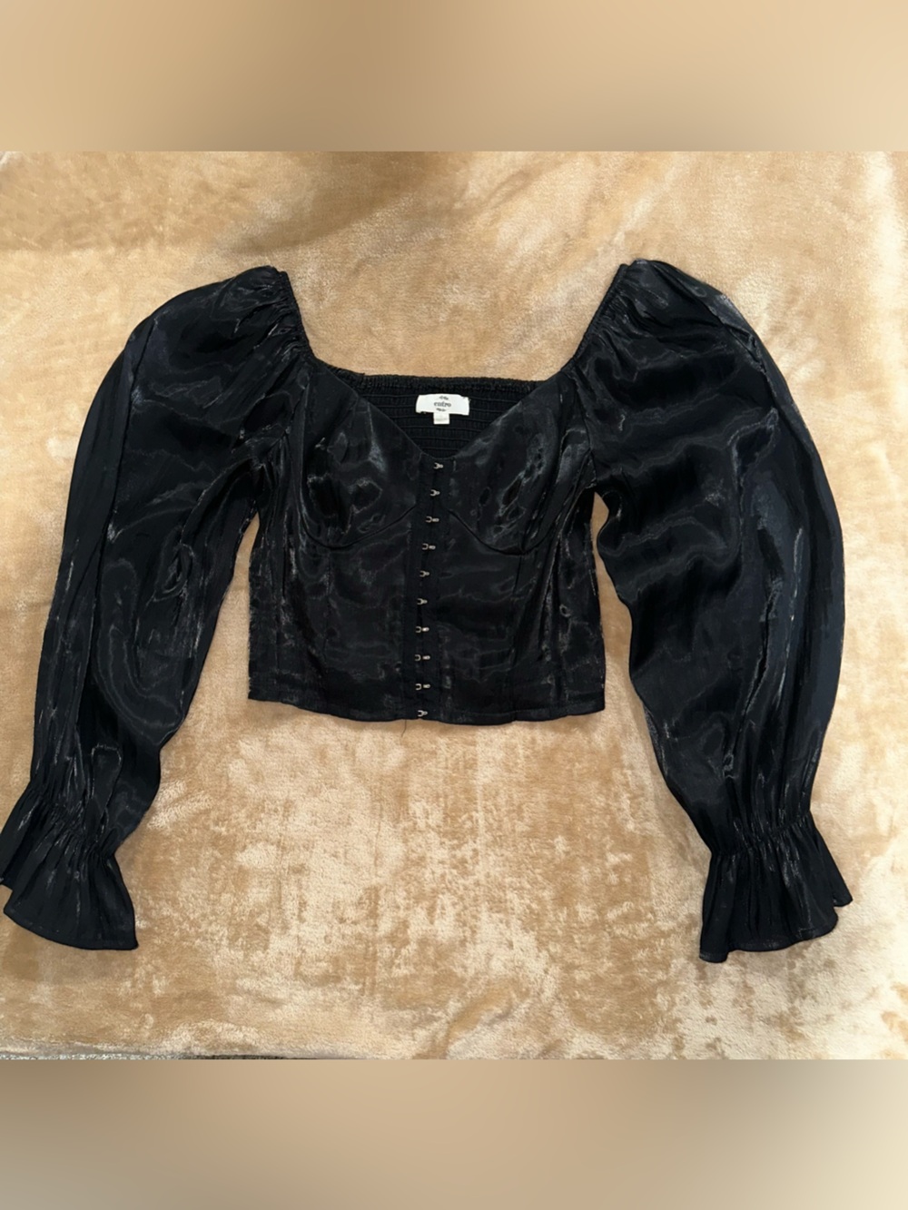 entro Black Puff-Sleeve Hook-and-Eye Crop Top